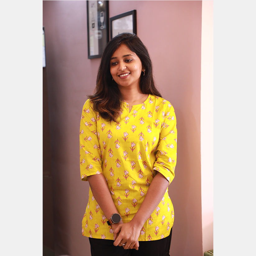 Manjal short top
