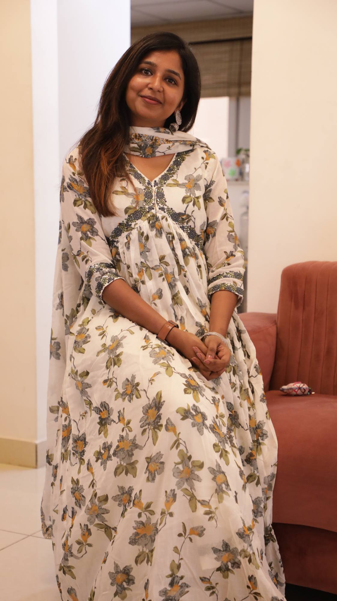 White Floral grand alia cut