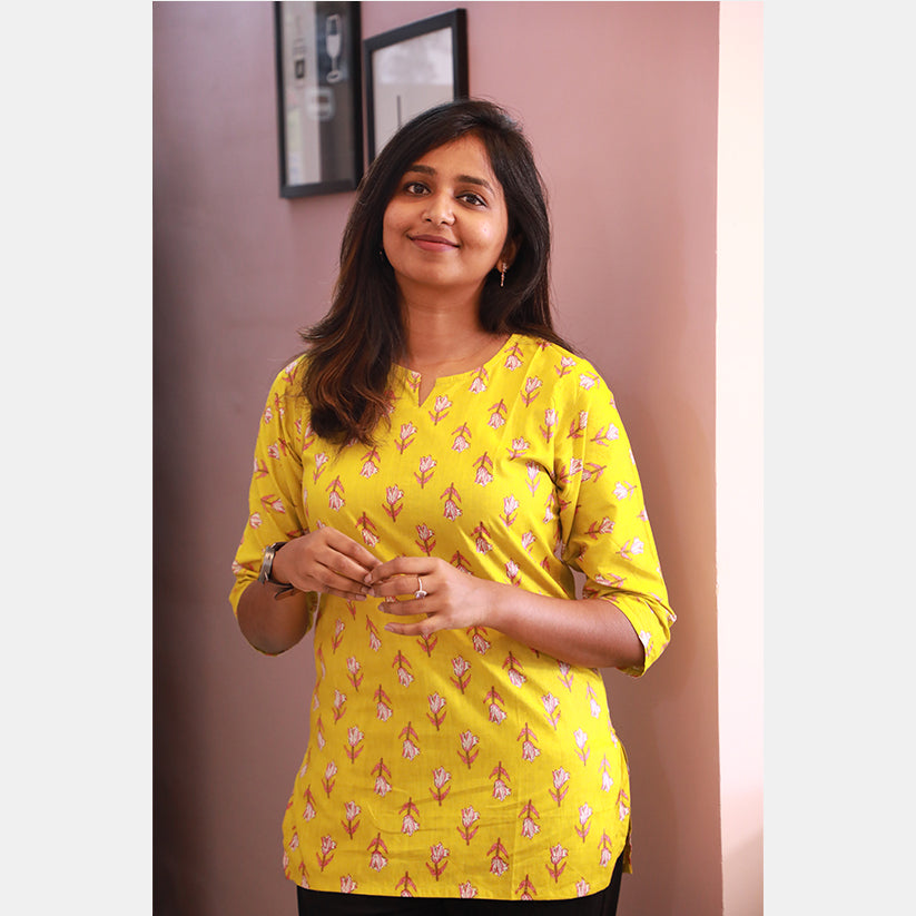 Manjal short top
